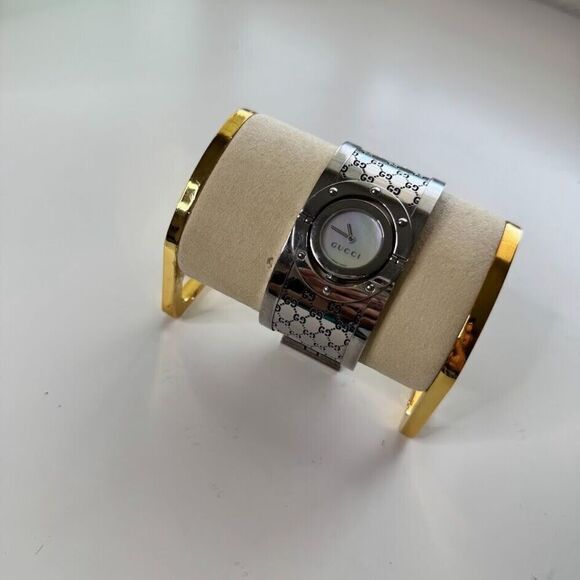 Gucci Wide Twirl Watch Bangle Silver Emboss Logo Swiss Made Mother Of Pearl 90s - Picture 9 of 9